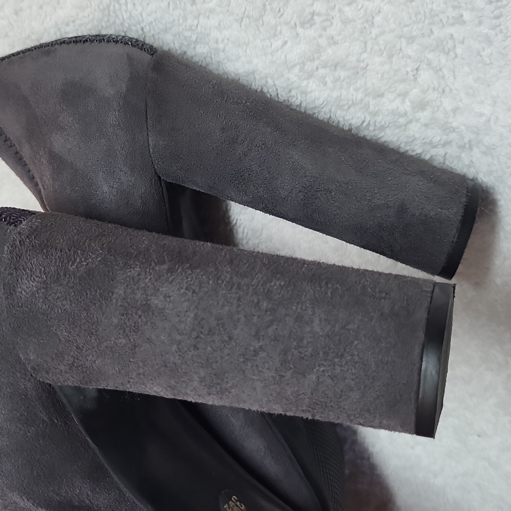 EUC Prada Authentic grey suede Buckle high heeled pumps round toe 9 w/ dust bag - Picture 12 of 15